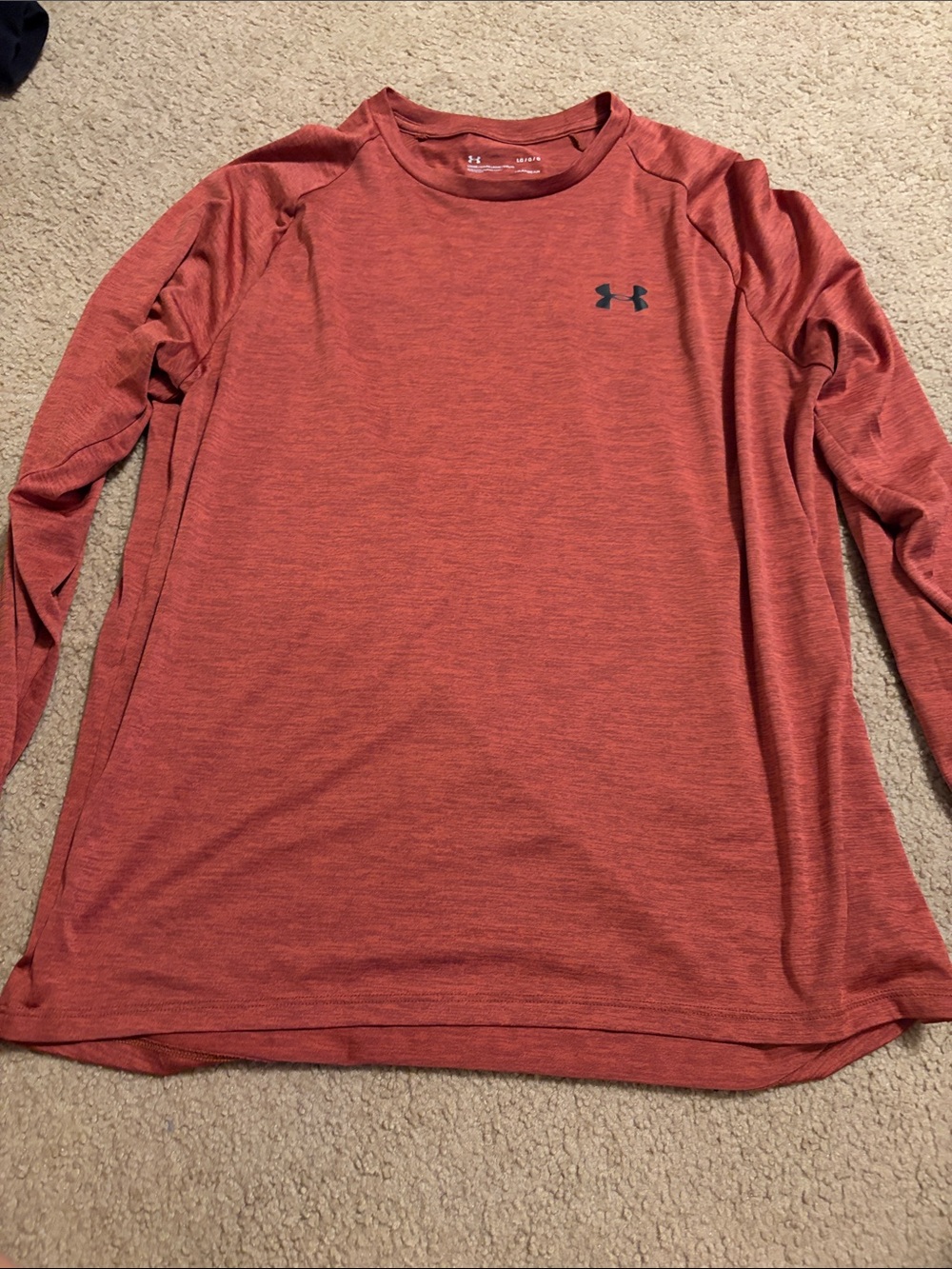 Under Armour Men’s Long Sleeve Performance Tee in Heather Brick Red